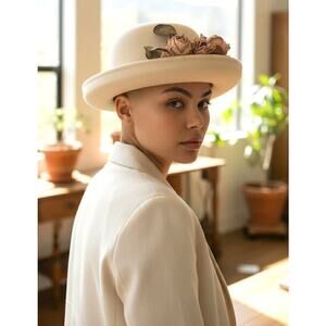 Vintage Ivory Wool Felt Hat Made USA Floral Trim Bowler Cloche Style Flowers!!!